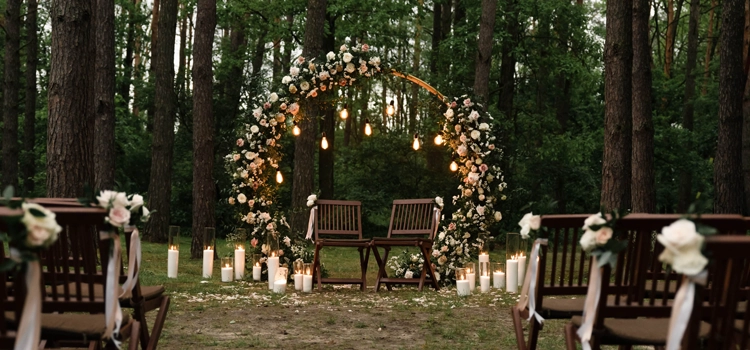 outdoor-wedding-arch