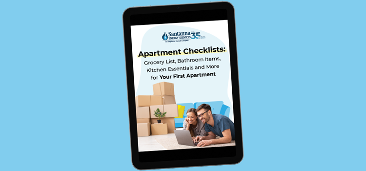 apartment-checklists-man-and-woman-looking-at-computer-ready-to-move