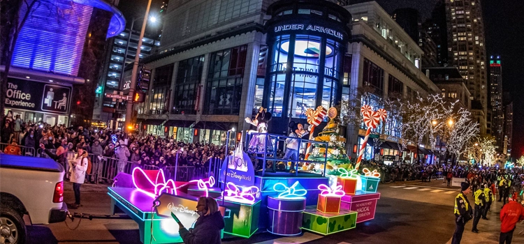 magnificent-mile-christmas-lights-parade