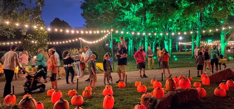 pumpkins-aglow-franklin-park-conservatory