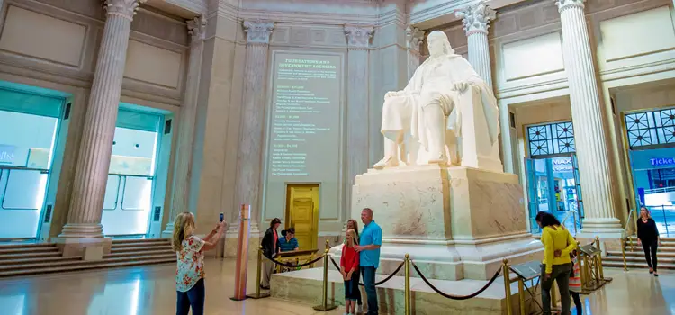 the-franklin-institute-ben-franklin-statue