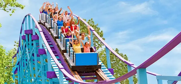 people screaming on a dutch wonderland ride