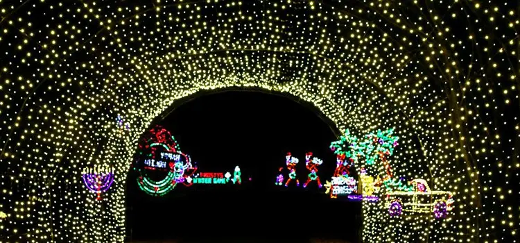 Drive-Through-Christmas-Lights-in-Columbus-Ohio