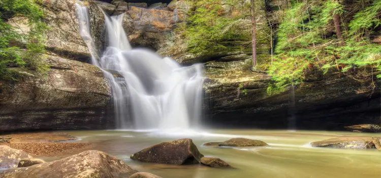 hocking hills waterfall in ohio