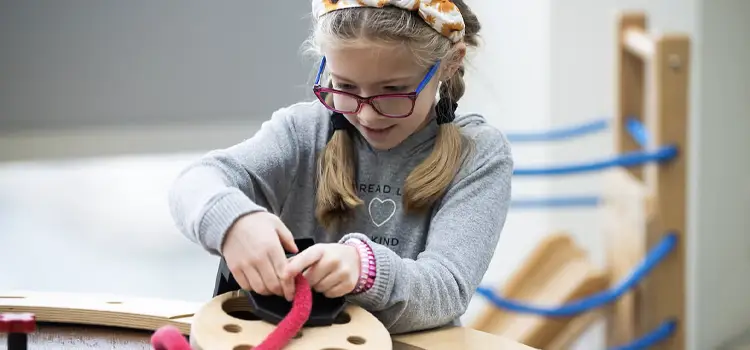 girl playing at an ohio summer camp